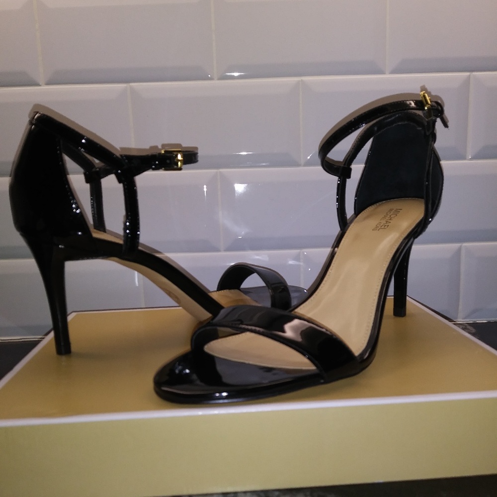 Michael-Kors-Patent-Leather-Sandal-Sz-8-5